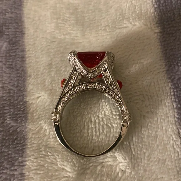 Ss red square stone silver tone size 8 ring - Picture 3 of 4